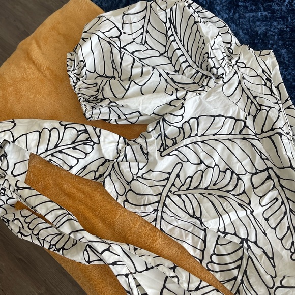 Puffed sleeve one shoulder crop Fe Noel x Target collection - Picture 2 of 4